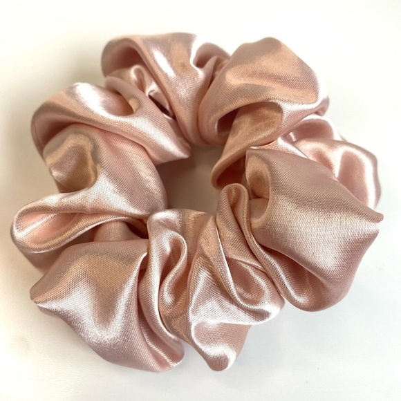 Dusty pink Scrunchie - Picture 1 of 4